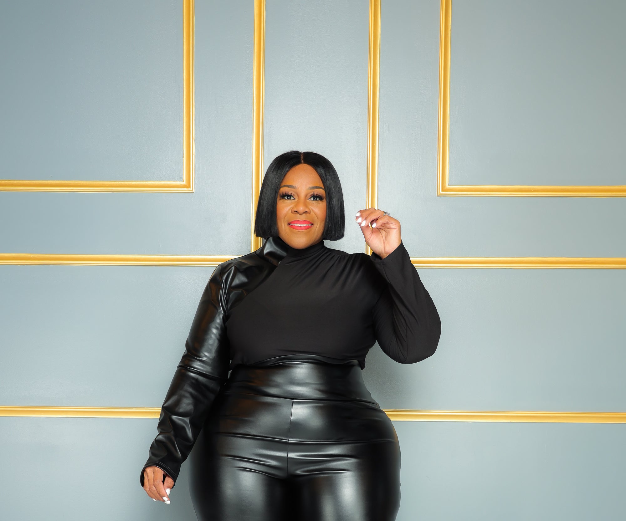 Final Sale Plus Size Faux Leather Puffy Sleeve Crop Top in Black – Chic And  Curvy