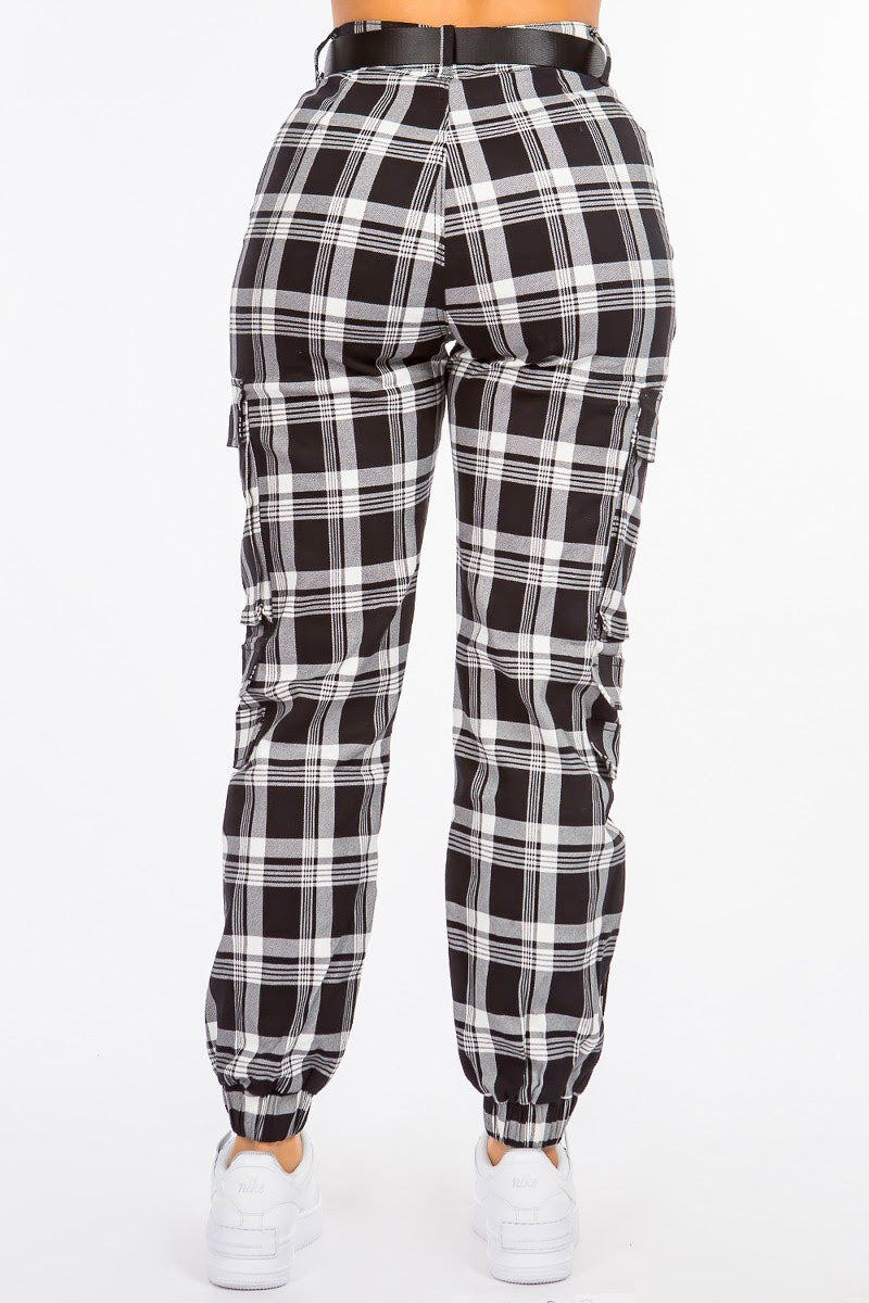 Load image into Gallery viewer, Black &amp;amp; White Plaid Jogger
